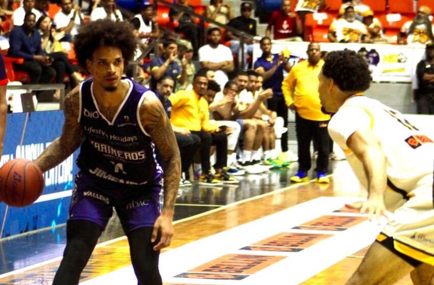  Marineros sorprenden a los Metros en Santiago
