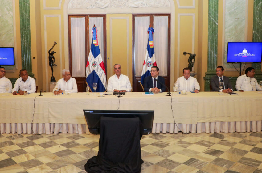  Gobierno dispone mesa permanente con transportistas para mitigar alza de combustibles y evitar aumentos en el pasaje en beneficio de los dominicanos