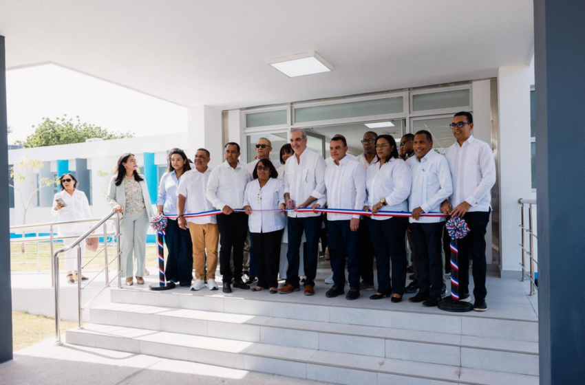  Presidente Abinader entrega remozamiento y ampliación del Hospital Materno Infantil Dr. Jaime Sánchez, en Barahona