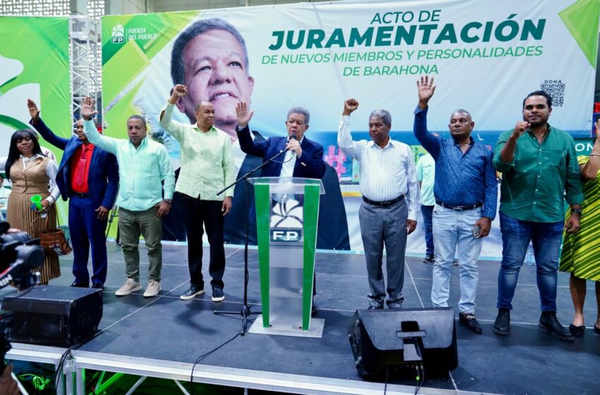  Leonel juramenta en Barahona a Pedro Peña Rubio y al exdiputado del PRM Miguel Florián