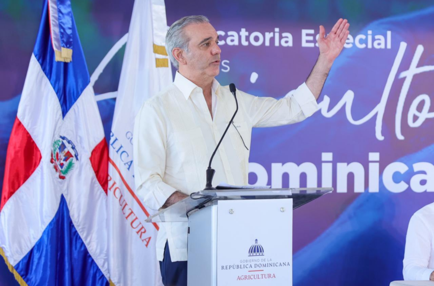  Presidente Luis Abinader, a través director del SNS, convoca gremios de enfermería al Palacio Nacional