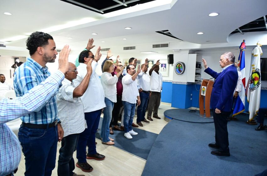  Miguel Vargas encabezó la juramentación de dirigentes municipales y subsecretarios nacionales de Asuntos Municipales del PRD