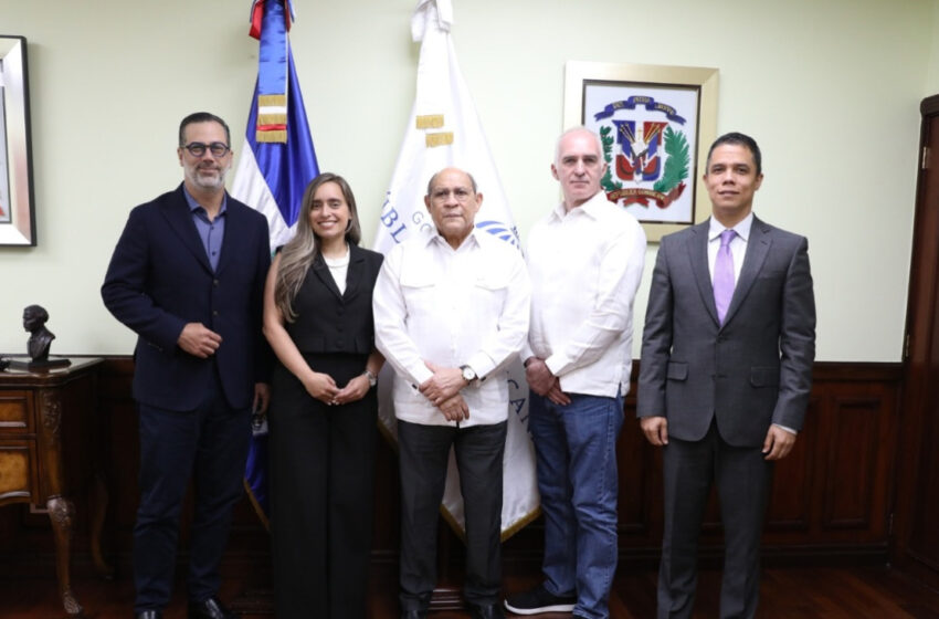  Mescyt y Arajet impulsan alianza para formar pilotos, mecánicos y tripulación aérea en RD