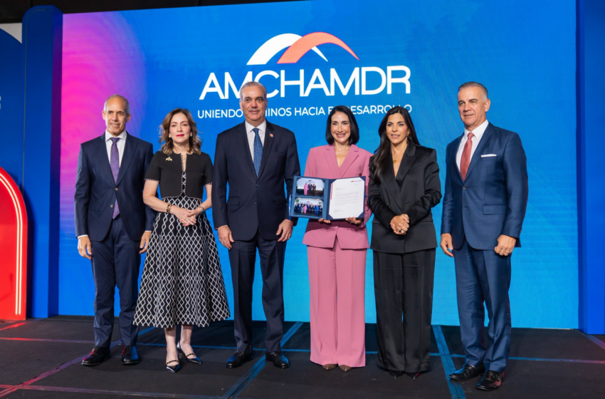  Primera dama Raquel Arbaje resalta las alianzas y la corresponsabilidad como claves para el desarrollo en almuerzo de AMCHAMDR