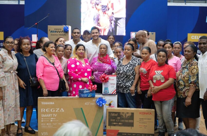  Raymond Rodríguez celebra con más de 700 Madres del Distrito Nacional