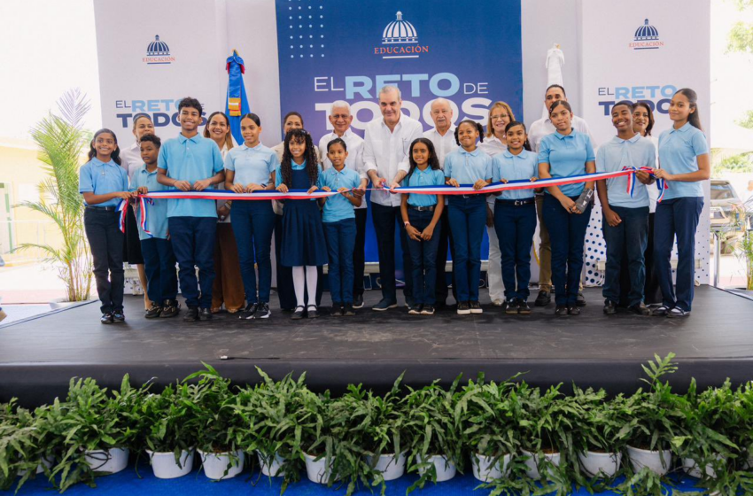  Presidente Abinader inaugura techado deportivo-escolar que beneficiará a más de 600 estudiantes de la Escuela Narciso Alberti, en el municipio de Cevicos