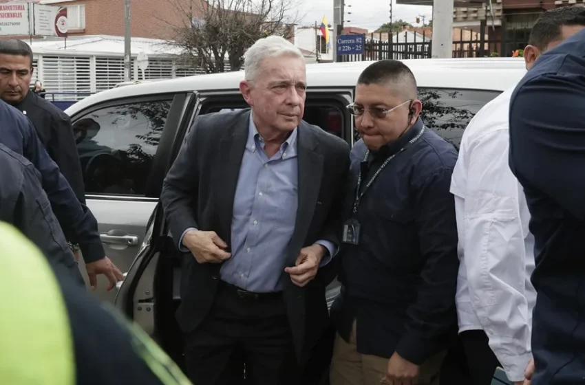  El expresidente Álvaro Uribe es citado a indagatoria por dos masacres de paramilitares