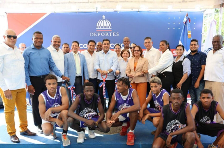  El ministro Kelvin Cruz inicia construcción del techado multiuso de Matanzas, en Peravia