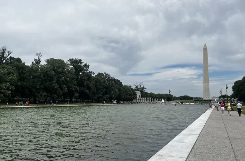  Las algas retornan al estanque reflectante de Washington tras la remodelación de Trump