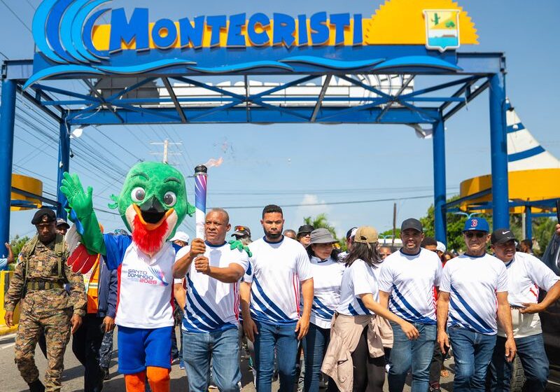 Más de 700 jóvenes deportistas reciben en Montecristi el fuego de los valores