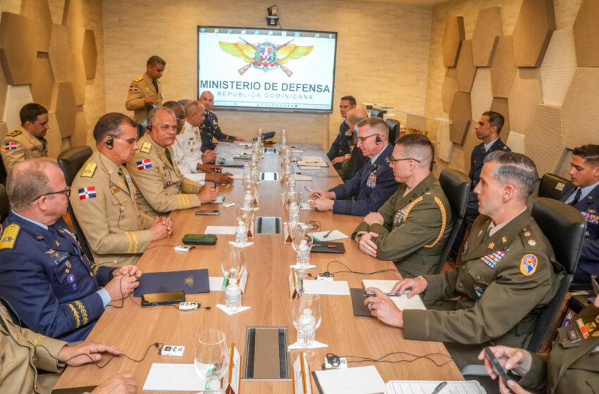  Ministro de Defensa recibe delegación del Comando Sur de los Estados Unidos para fortalecer la cooperación estratégica bilateral
