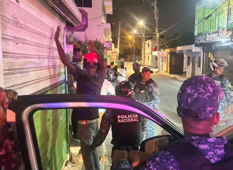  Policía Nacional ocupa armas ilegales, recupera motocicletas robadas y ejecuta órdenes de arresto en SDN