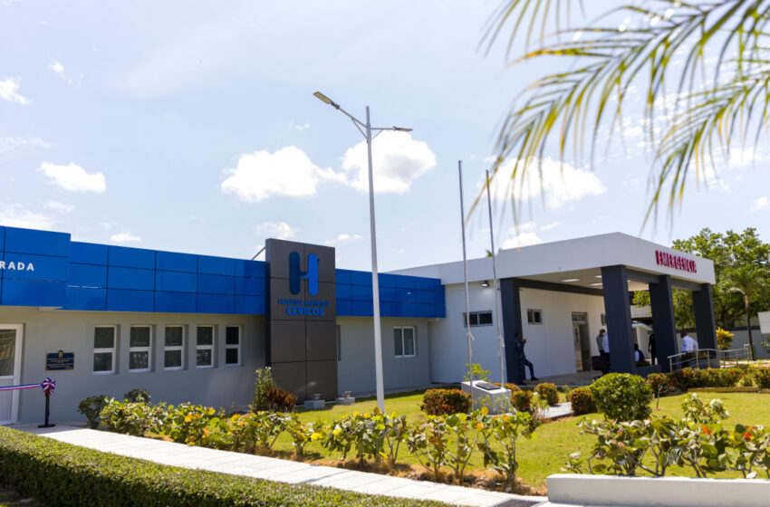  Presidente Abinader entrega remozamiento general y moderna área de Emergencia del Hospital Municipal de Cevicos