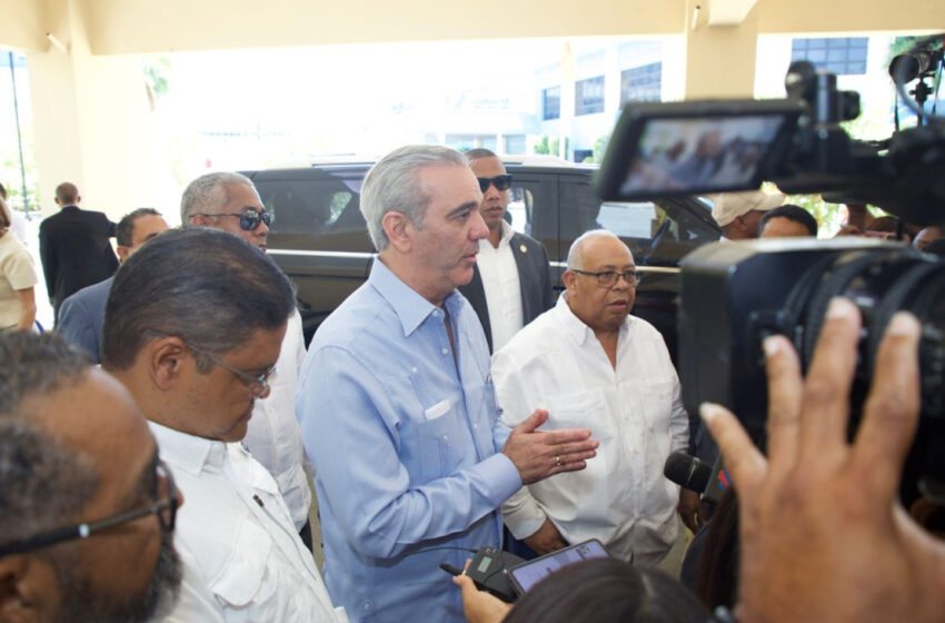  Presidente Abinader reafirma posición del Gobierno de mantener la cesantía y llama al consenso en la reforma laboral