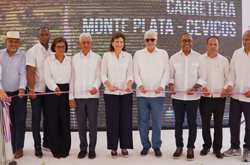  Vicepresidenta Raquel Peña entrega carreteras Monte Plata–Cevicos y San Pedro-Rincón Claro