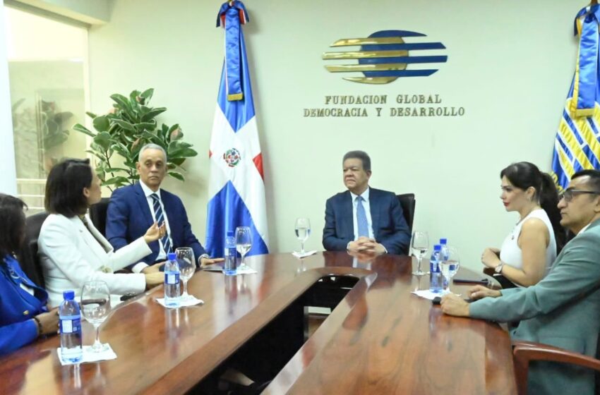  Leonel Fernández recibió este miércoles a la presidenta del Parlamento Centroamericano, Carla Gutiérrez
