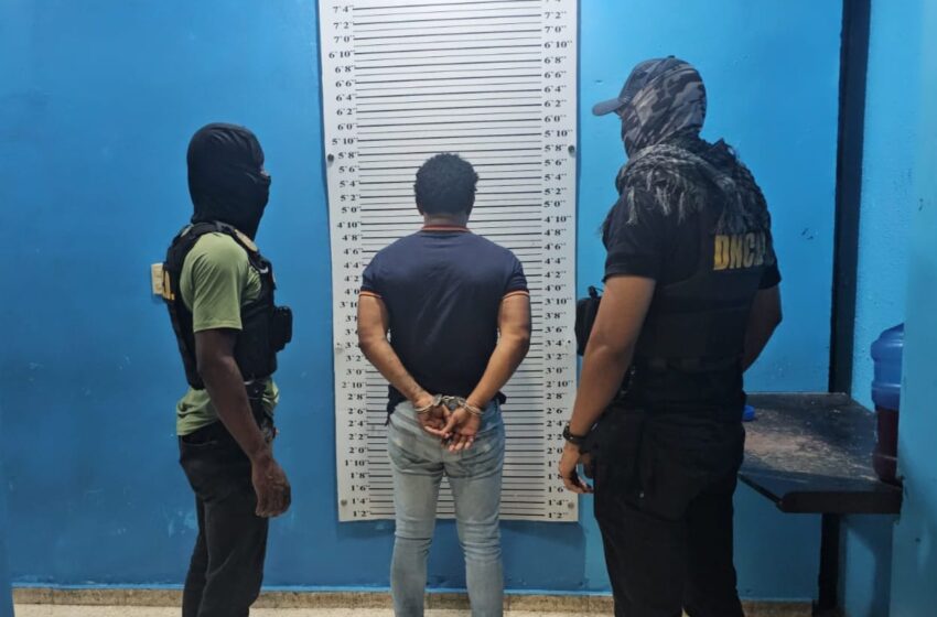  Capturan hombre vinculan a decomiso de 237 paquetes de cocaína en Santo Domingo