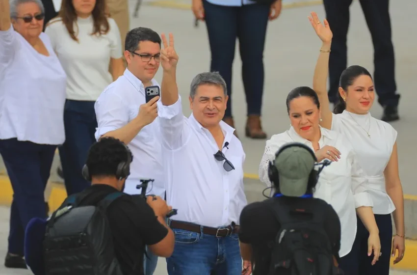  El expresidente Juan Orlando Hernández vuelve a Honduras para enfrentar la Justicia y pide no politizar su proceso