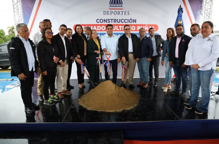  Ministro Kelvin Cruz inicia trabajos de construcción del multiuso del municipio Puñal