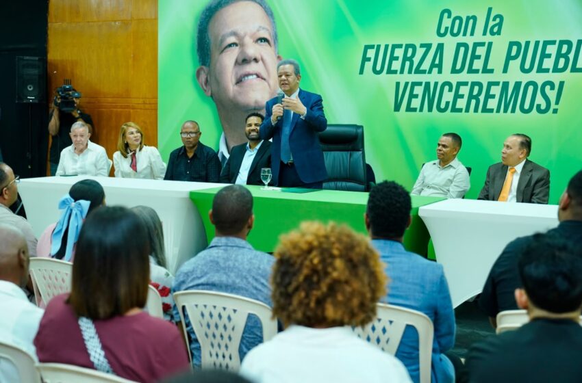  Las elecciones se ganan sumando votos, asegura Leonel al iniciar jornada de fin de semana con varias juramentaciones