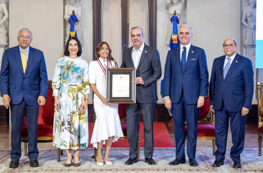  Presidente Abinader entrega Medalla al Mérito Magisterial 2026