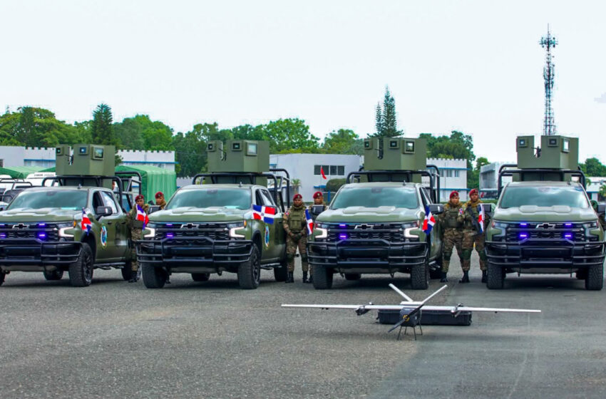  Presidente Abinader entrega blindado Furia VBD-2 y modernos equipos para reforzar la defensa nacional