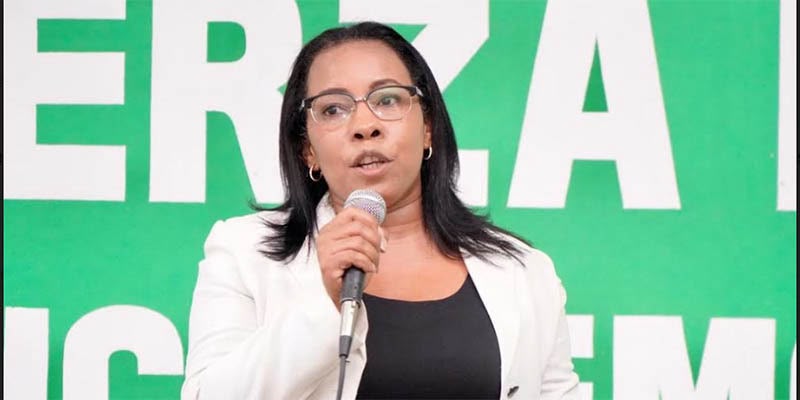  Alexandra Peña llama a fortalecer la unidad partidaria durante juramentación de la Seccional de Long Island de la FP