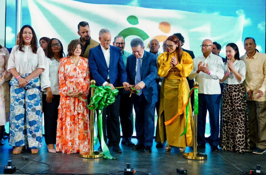  La Fuerza del Pueblo crece porque “interpreta las aspiraciones” de los dominicanos, asegura Leonel Fernández al inaugurar la Casa de Convergencia Ciudadana