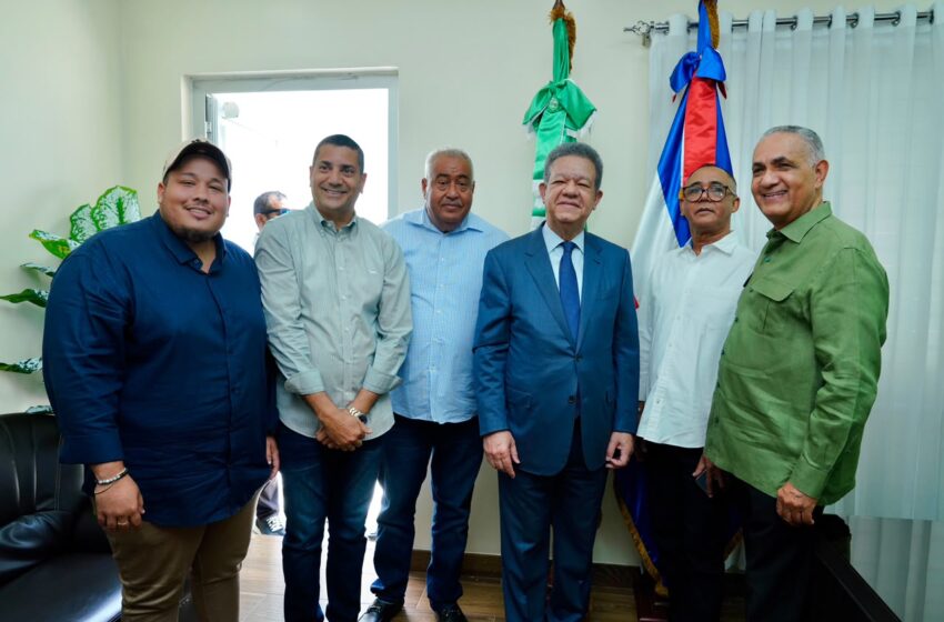  Visita de Leonel a María Trinidad Sánchez sigue generando nuevas adhesiones a la FP; juramenta otro regidor