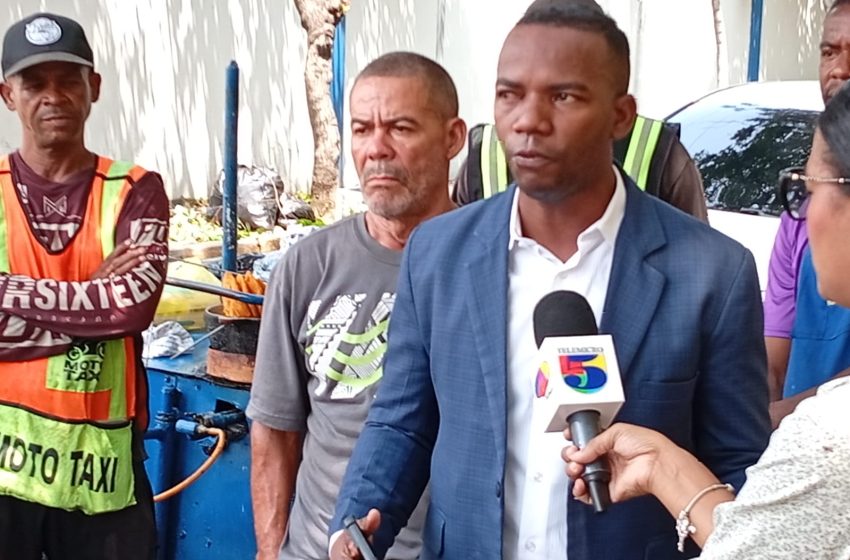  Isaías de los Santos respalda a buhoneros desalojados y exige una solución