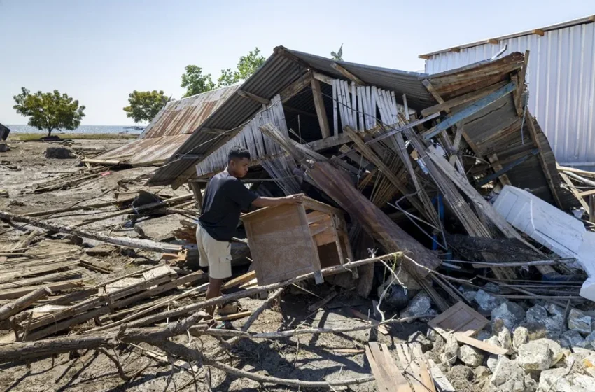  Ascienden a 83 los muertos en Indonesia casi una semana después del terremoto en Flores