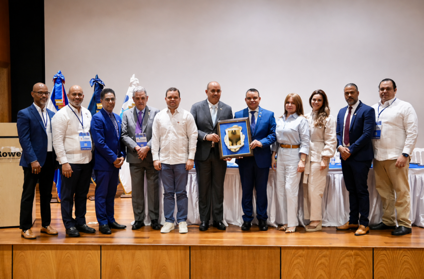  Ney Arias Lora dedica XV Jornada Científica al doctor Julio César Landrón