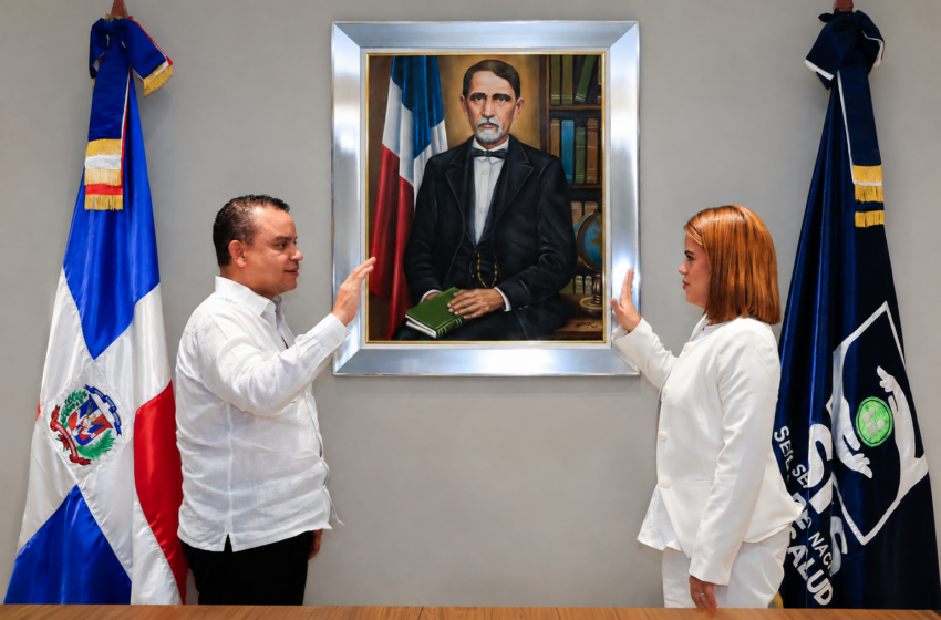  Juramentan nueva directora en Hospital Provincial Toribio Bencosme