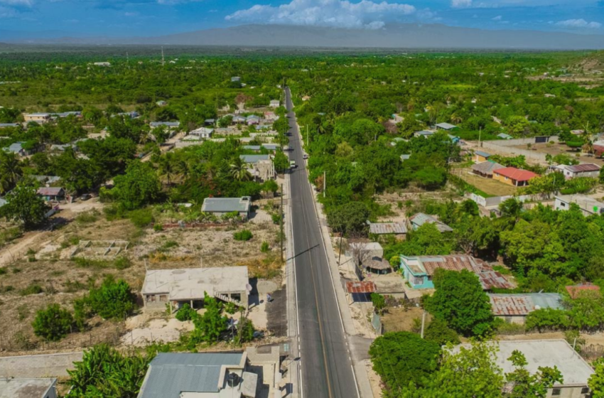  Presidente Luis Abinader inaugura obras viales, de educación y capacitación técnica en Independencia y Barahona