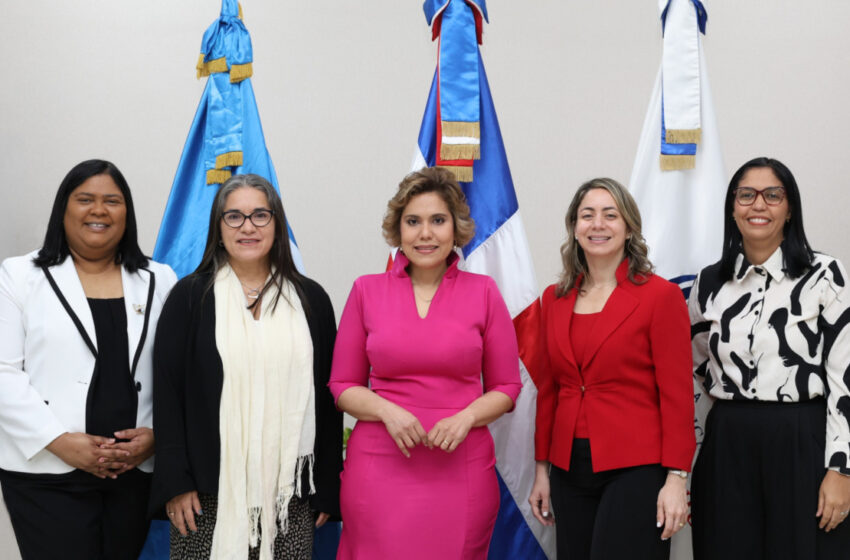  ProCompetencia firma carta compromiso para obtener el Sello Igualando RD para el Sector Público