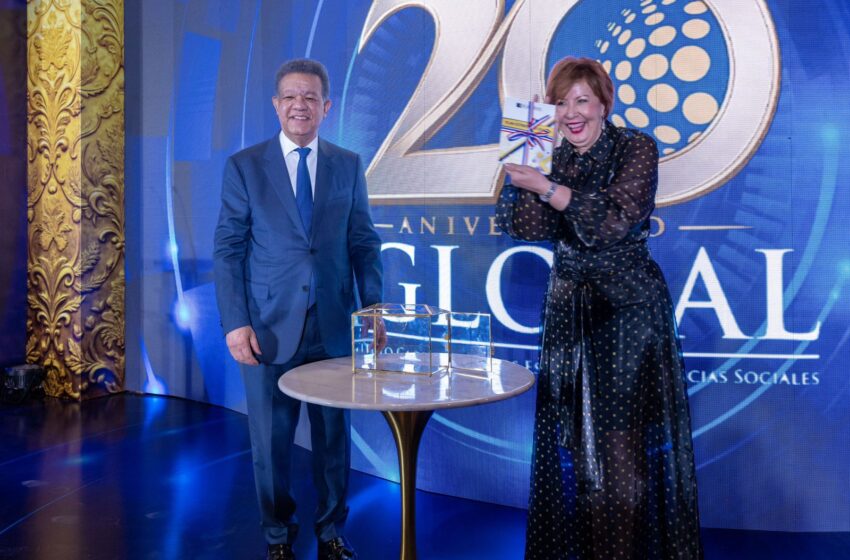  Leonel Fernández destaca aporte del IGLOBAL al país al celebrar 20 años y más de 1,600 egresados de maestrías y doctorados