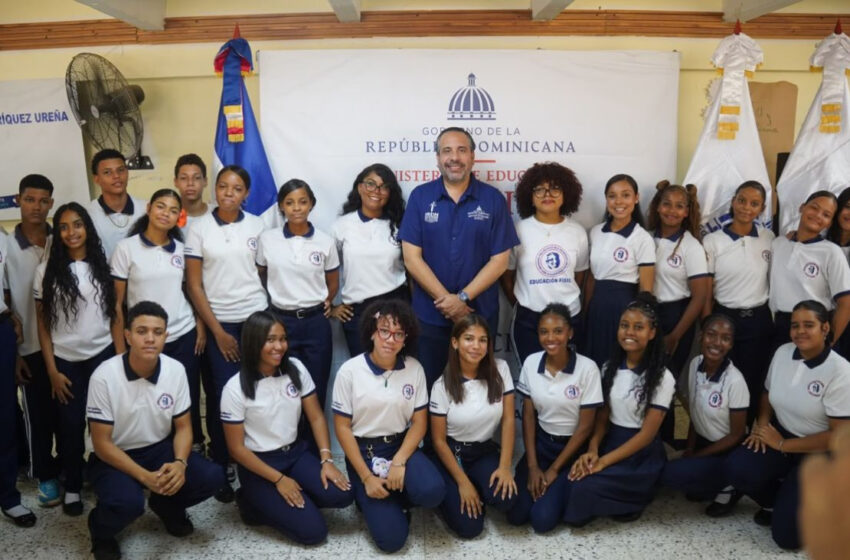  Inefi entrega utilería deportiva y reacondiciona canchas en 30 centros educativos del GSD y San Cristóbal