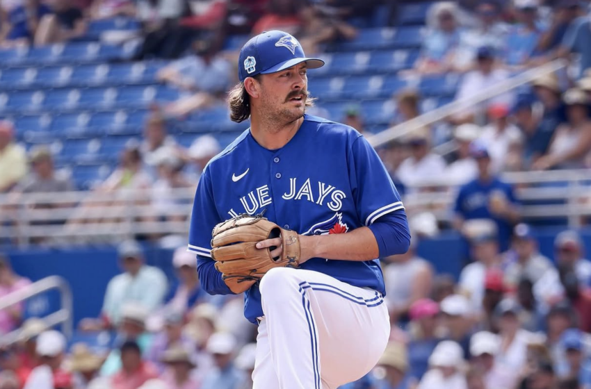  Leones contratan a los lanzadores Rees y VanScoter