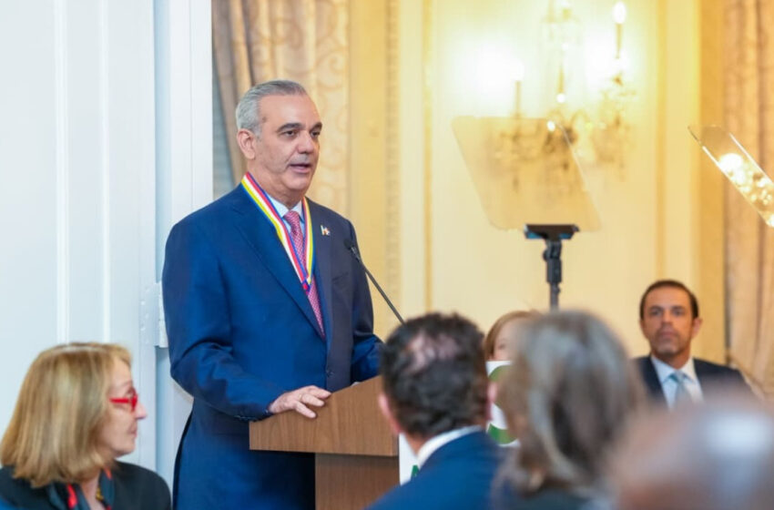  Presidente Luis Abinader es reconocido con la Insignia de Oro, el más alto honor de Americas Society por su liderazgo y el impacto de su gestión en la República Dominicana y el hemisferio