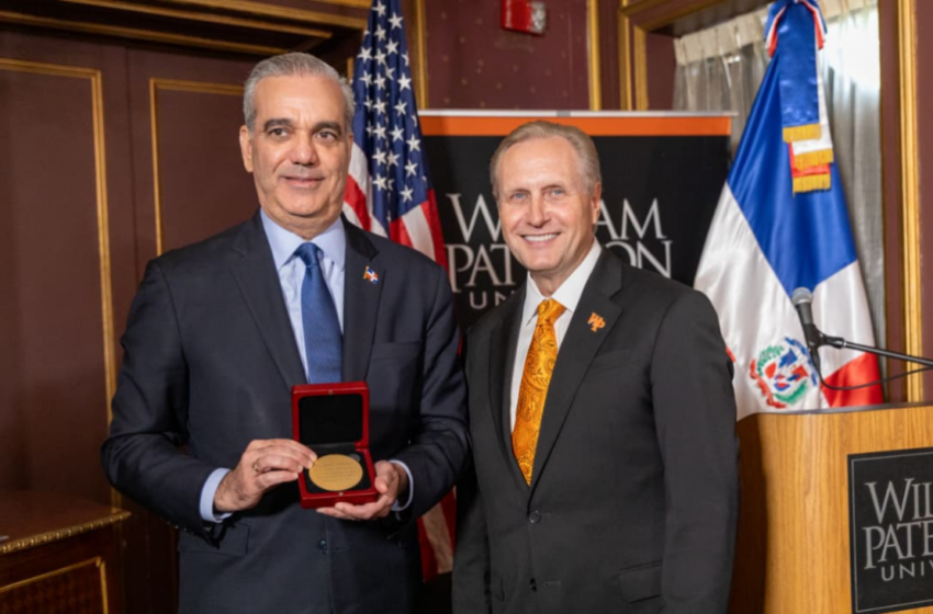  Presidente Luis Abinader recibe la Medalla Presidencial de William Paterson University, el más alto honor otorgado por esa casa de estudios