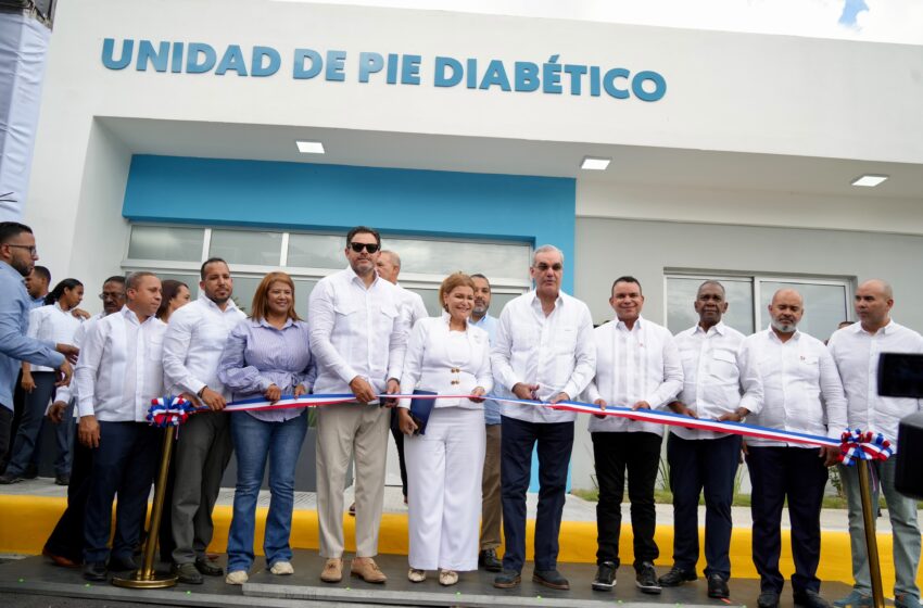  Presidente Abinader y titular SNS entregan nuevas unidades de Hemodiálisis y Pie Diabético en San José de Ocoa